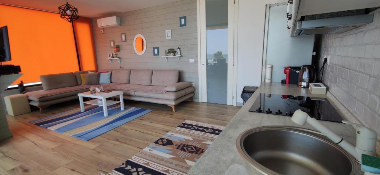 Luxury Beach Apartment In Qerret 골렘 외부 사진