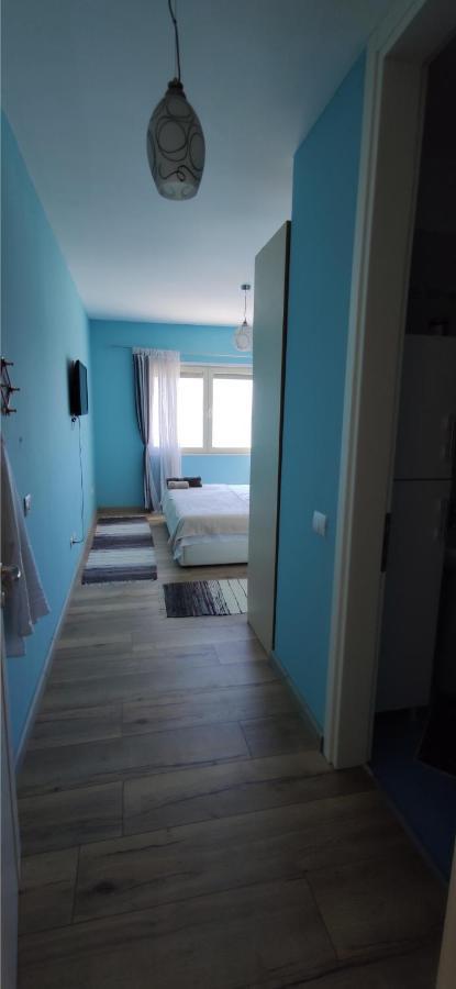 Luxury Beach Apartment In Qerret 골렘 외부 사진
